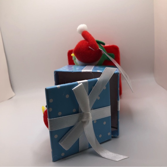 2023 Featherly Friends: Mini Bird Stack of Presents (Wondershop Target) - Picture 5 of 7